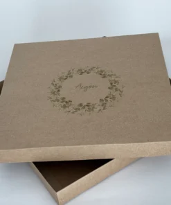 Alternative view of Caja blanca o kraft troquelada + grabado uvi ( para álbum 25x25 y 30x30)